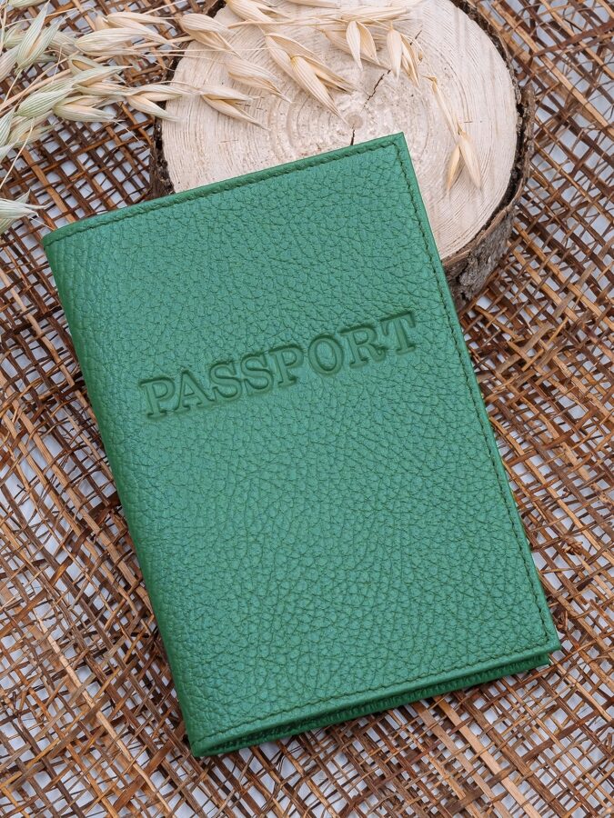 Обложка для паспорта из натуральной кожи изумрудная